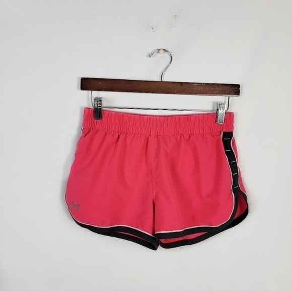 Women's XS Under Armour running shorts - Picture 1 of 4